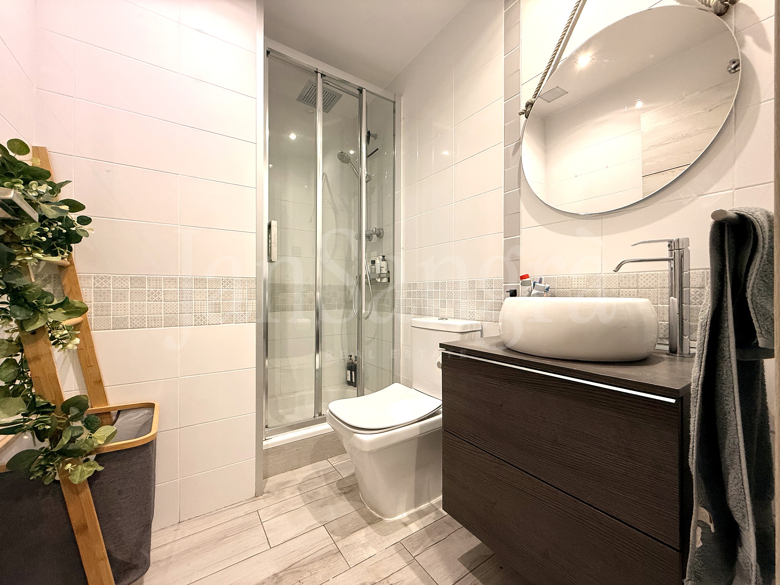 Segundo baño completo de la planta superior